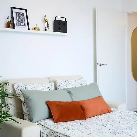 Entre Paris Et Le Chateau De Versailles - Parking Apartment *