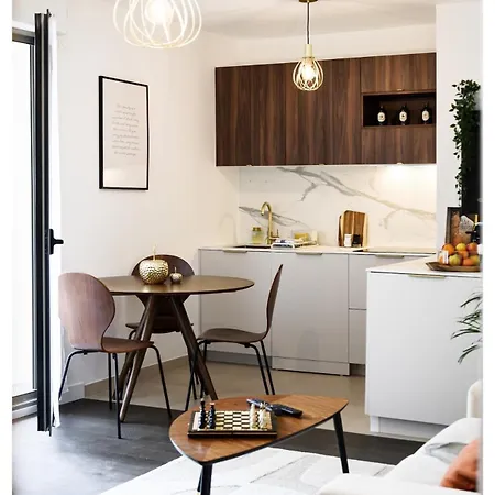 Entre Paris Et Le Chateau De Versailles - Parking * Rueil-Malmaison