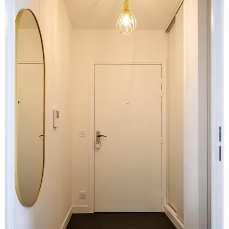 Entre Paris Et Le Chateau De Versailles - Parking *