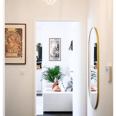 Entre Paris Et Le Chateau De Versailles - Parking Apartment