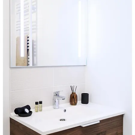 Entre Paris Et Le Chateau De Versailles - Parking Apartment Rueil-Malmaison